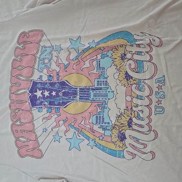 Zoe + Liv Graphic Tee - Picture 2 of 6